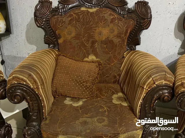 طقم كنب مع طاوله