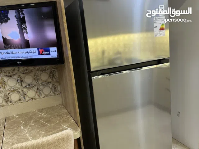 ثلاجة LG و اغراض طفل (للبيع)