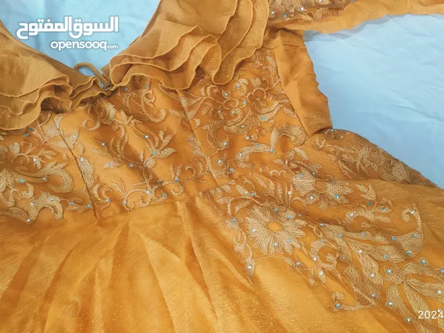 فستان ما تلبس الا مرة واحدة فقط   قطعه واحدة في السوق بس مافش زيه اشتريته من  مركز الليبي قياس L