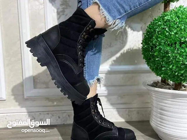 Other Boots in Tunis