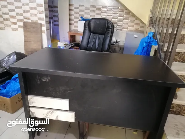 مكتب استقبال لون اسود فورمايكا مع كرسي مدير للبيع