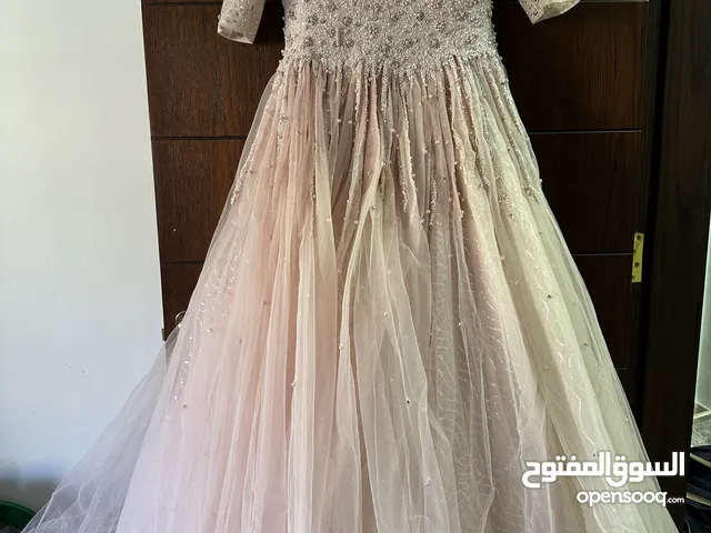 فستان خطوبة للبيع من La Prima لون زهري مميز لبسة واحدة فقط مناسب للحجاب