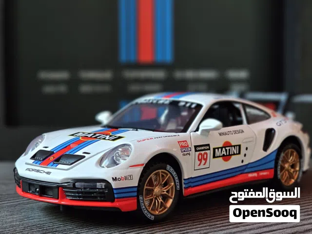 Porsche 911 GT3 RS diecast car