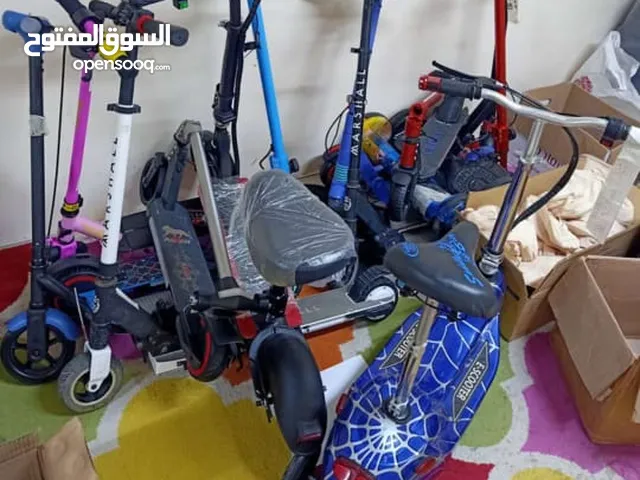 سكوتر كهربائي جديد مميز جدا اناره قويه وبلوتوث وتحكم شاشه وينفع حق الهدايا ولم يستخدم بنصف الثمن