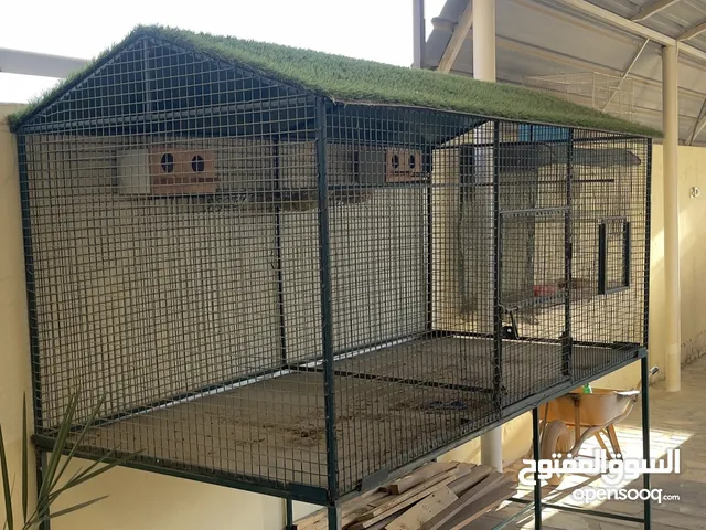 قفص للبيع.
