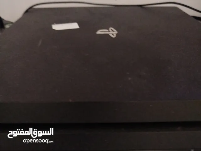 بلاي ستيشن 4برو للبيع. مع اشياء