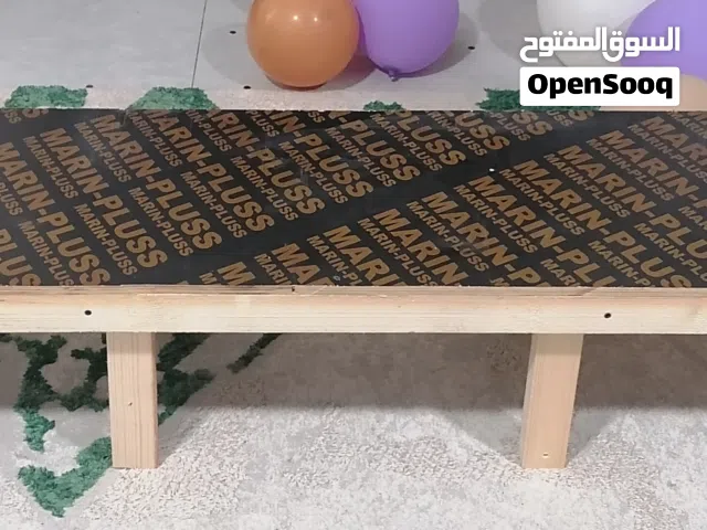طاوله أو كرسي عريض