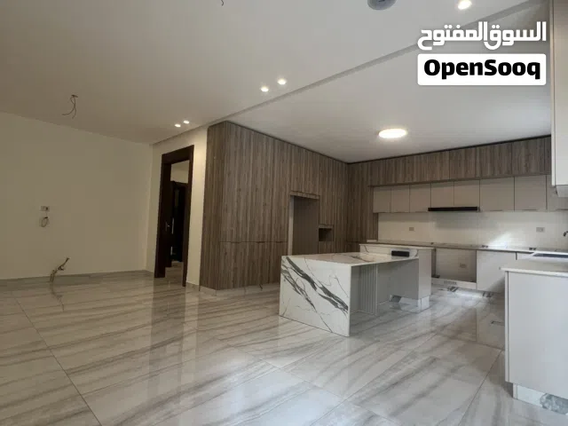 شقة فارغة للايجار ارضية 4نوم 250م داخلي 100م خارجي اجمل مناطق خلدا مقابل دابوق 10.000د