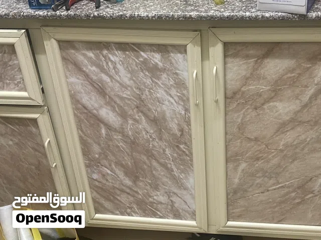 دولاب مطبخ نظيف