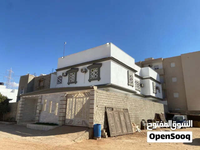 فيلا في السيده عائشة المساحه بل قرب من مثلث سوق السعي