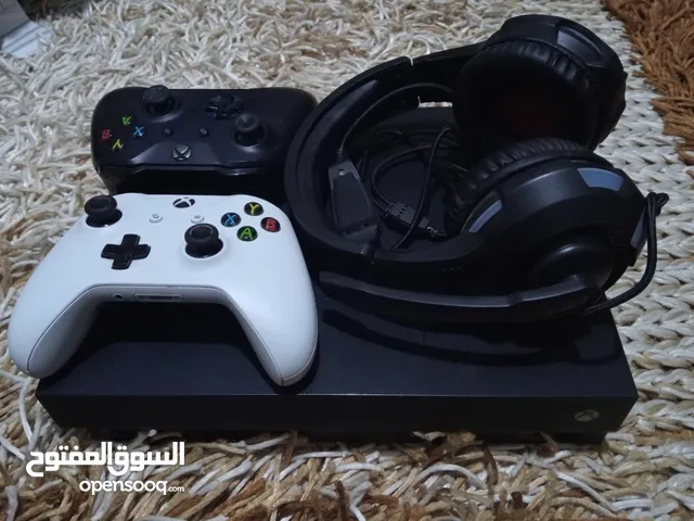 XBOX ONE X 1TB جهاز العاب شبه الجديد