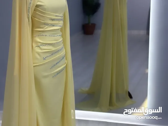 فستان حفلة شرعي لون اصفر مقاس 42 تفصيل لبسة وحدة
