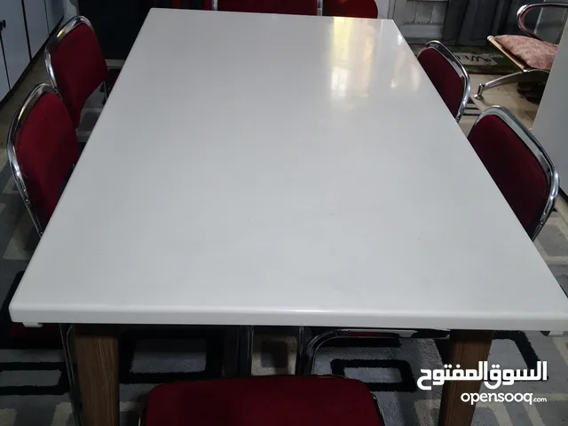 ميز طعام بحالة جيدة جدا