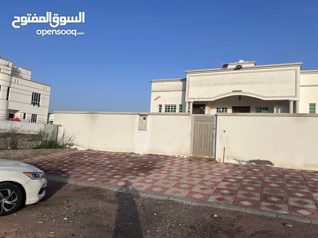 منزل للايجار اول خط شارع النزهة مقابل نفط عمان