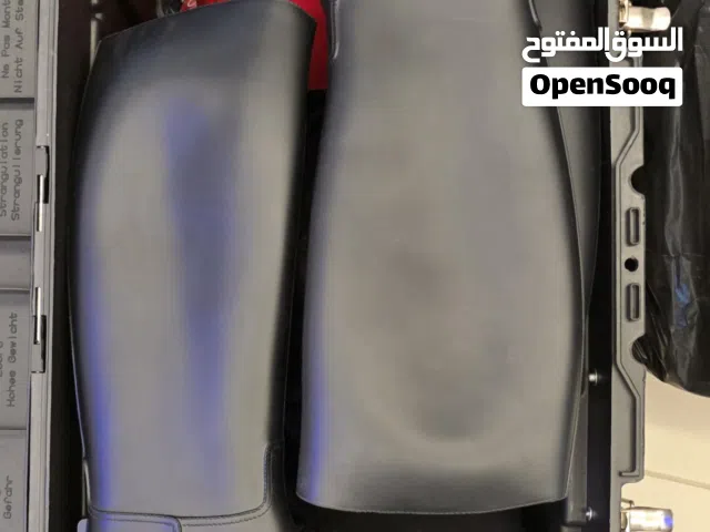 معدات فروسية متنوعة بحالة ممتازة (البيع لكامل المجموعة)