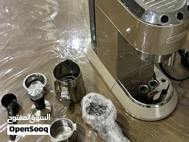 آلة ديلونجي النادرة نظيفة على الشرط ومعها ملحقات كاملة