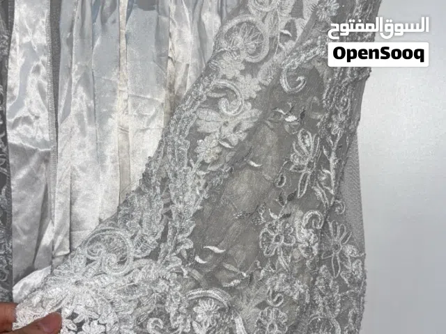 روب نسائي الاول من قطعتين والثاني من قطعه وحده