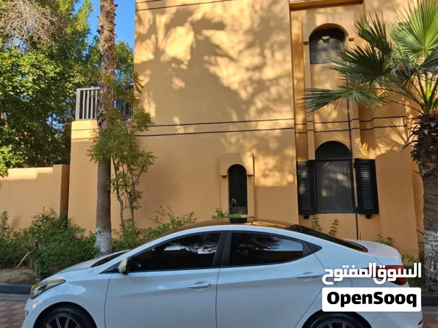 هيونداي الينترا 2015