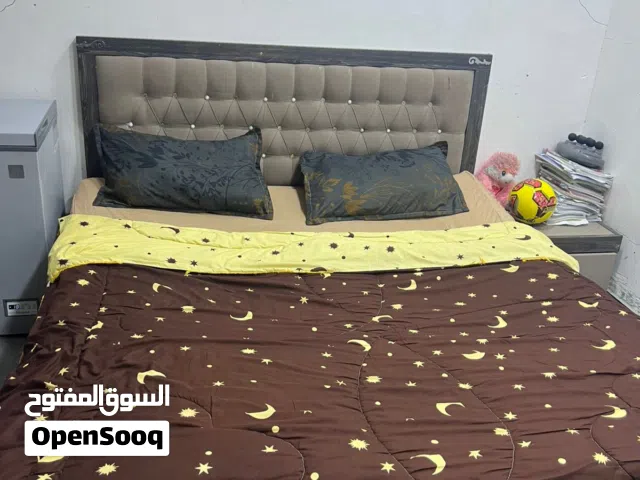 غرفه للبيع اخشاب وياه ميز تواليت وجرار اثنين النظافة 70٪ زينه الغرفه حلوه البيع بدون دوشة