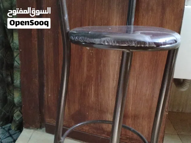 كرسي مطبخ متعدد الاستعمال عدد2 بحالة جيدة السعر للكرسين