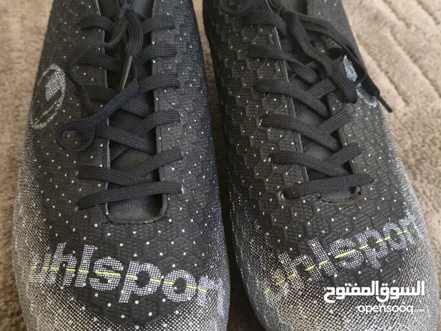 جزمة رياضية للبيع (مسامير)