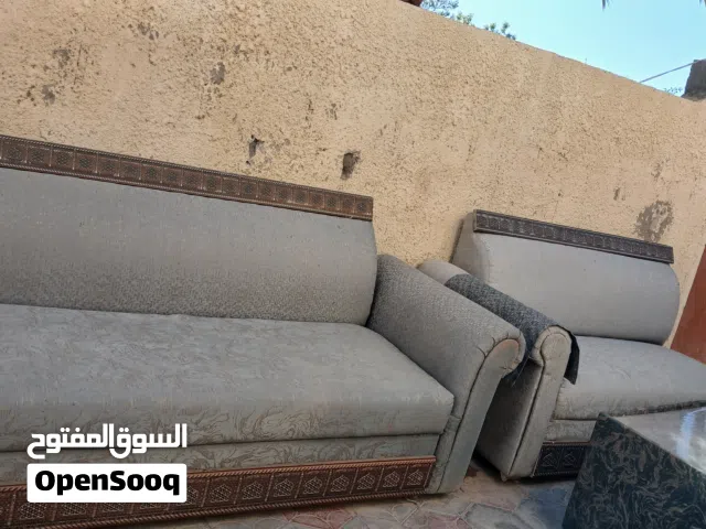 طقم جلوس ثلاث قطع مع طاولة