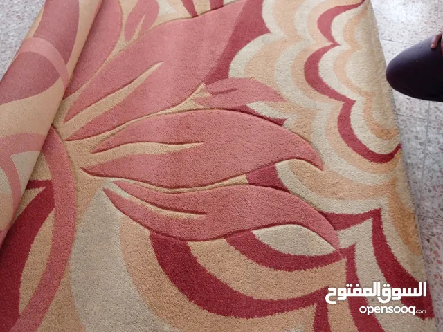 زولية تركية محفورة بنقشات حجم 3*4 اللون حني وبرتقالي مستعملة 30000 دينار عراقي