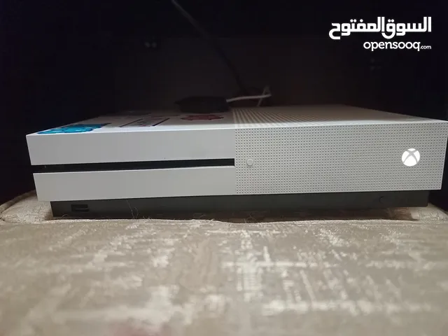 Xbox one s with 2 controllers 1tb