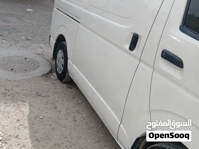 2014 تويوتا هايس LUX