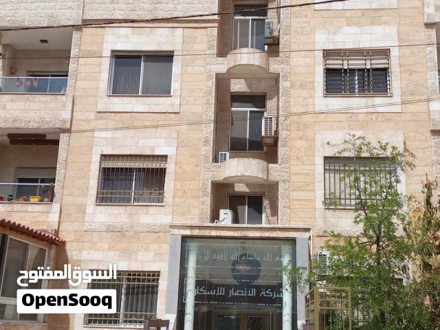 شقة ارضية للبيع مع كراج و مدخل مستقل  منطقة الجبيهة حي  ام زويتبنة
