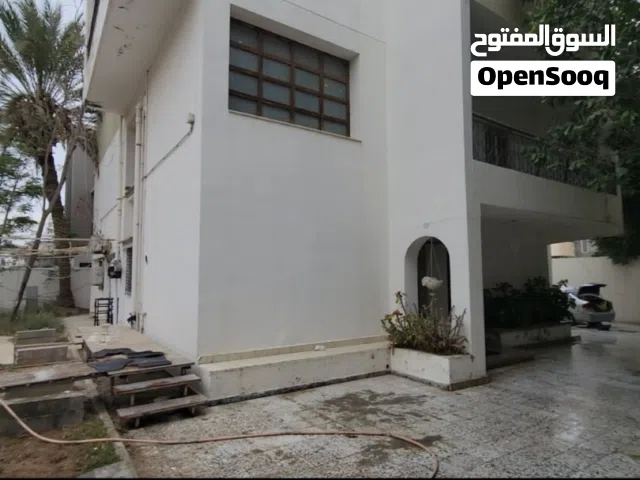 فيلا تلات ادوار وملحق