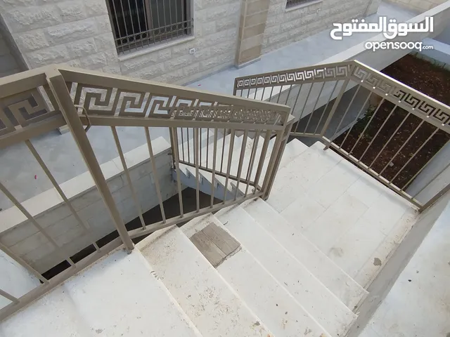 300 m2 3 Bedrooms Apartments for Sale in Ramallah and Al-Bireh Al Baloue