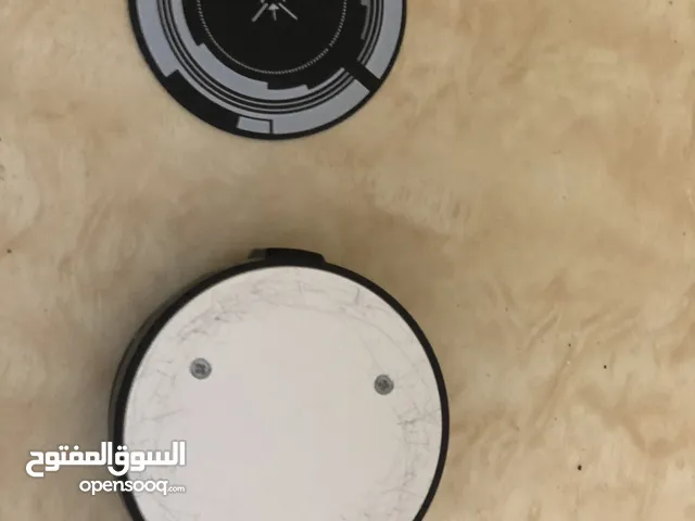 السلام عليكم عندي موبرد الله يبارك عيب واحد ما في شدادا ت لكن فيه مغنطيس