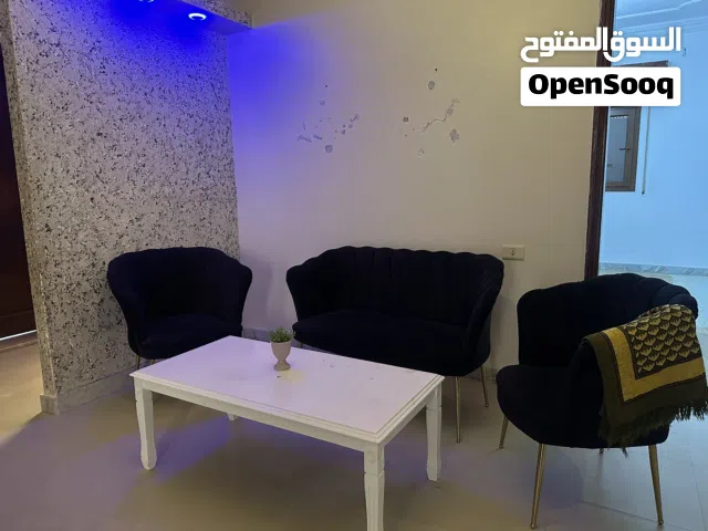 صالون ثلاثي