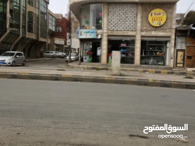 للايجار تجاري