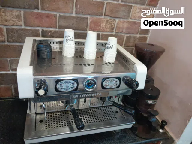 ماكنة اسبريسو ايطالي و ثلاجة عرض كيك للبيع