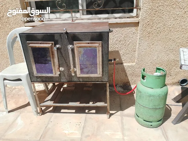 فرن عربي مع جرة شبه مليانة بحالة ممتازة وكالة شغال فوق وتحت عالفحص