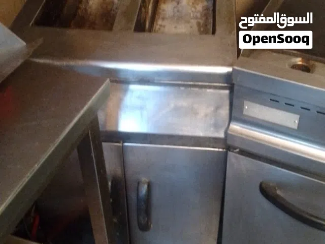 معدات مطعم للبيع: قلاية مزدوجة (Deep Fryer) + صاج تحمير (Griddle) بحالة جيدة