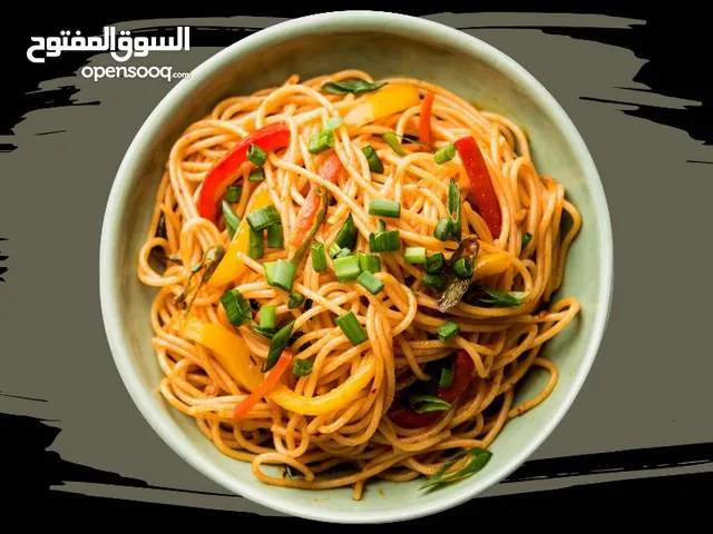 مصمم جرافيك تصميم مواقع + بوسترات + مينيو + لافتات او لافتت متجر خاص بيك او مطعم
