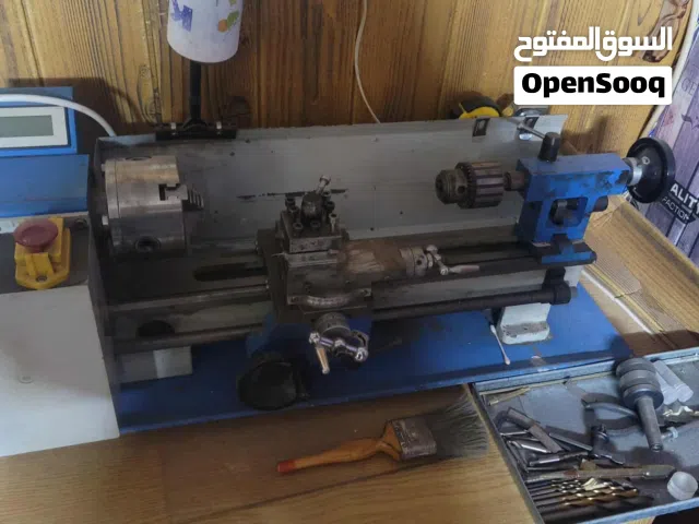 مخرطه حديد حجم صغير بحالة ممتازه