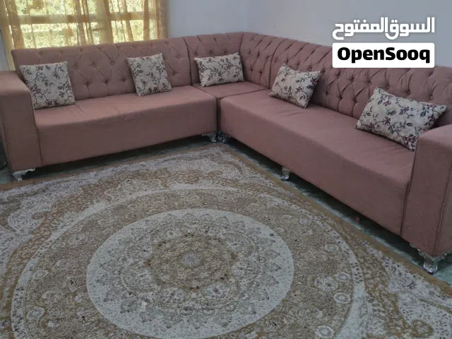 ركنة بحالة جيدة مع السجادة 100 ريال