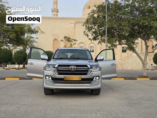 لاندكروزر جراند تورنج GXR V8 4.6 بدون حوادث نهائيا بصبغة وكالتها جديدة مسرفسه بالكامل