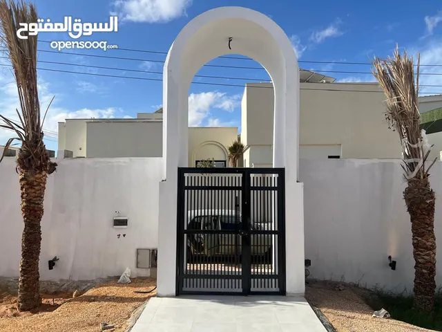300 m2 4 Bedrooms Villa for Rent in Benghazi Al Hawary