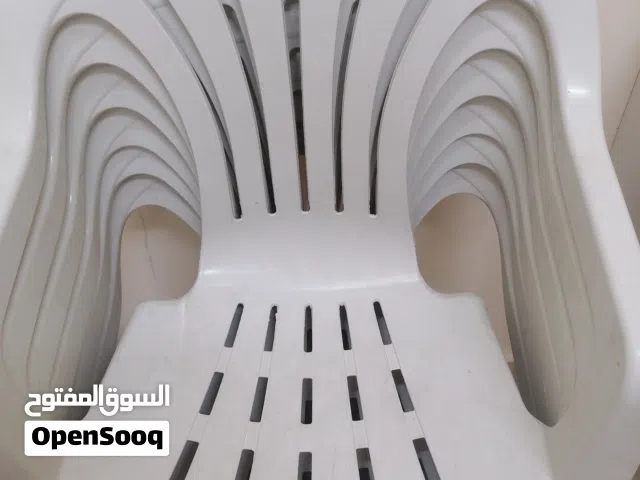 خمس كراسي بحالة ممتازة