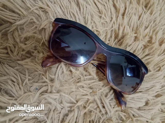 نظارات شمسية PRADA برادا للسيدات اصلية 100٪ إيطالية مستعملة بحالة جيدة جدا صنع في إيطاليا
