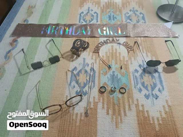 مجموعة إكسسوارات متنوعة كلاسيك بحالة ممتازة