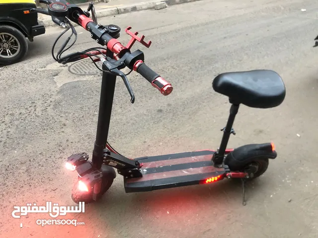 اسكوتر لبيع وارد الخليج يشيل وزن 200 وسرعة 60 كيلو في الساعه بطاريه ليثوم 72فولت تمشيك 80 كيلومتر