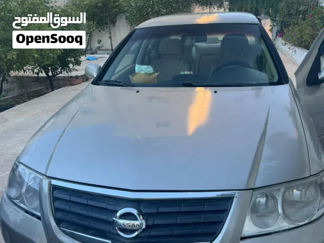 2010 نيسان صني Standard