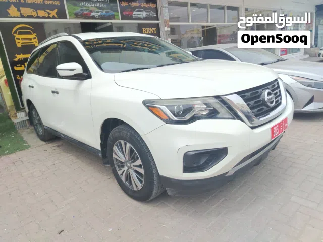 SUV Nissan in Dhofar