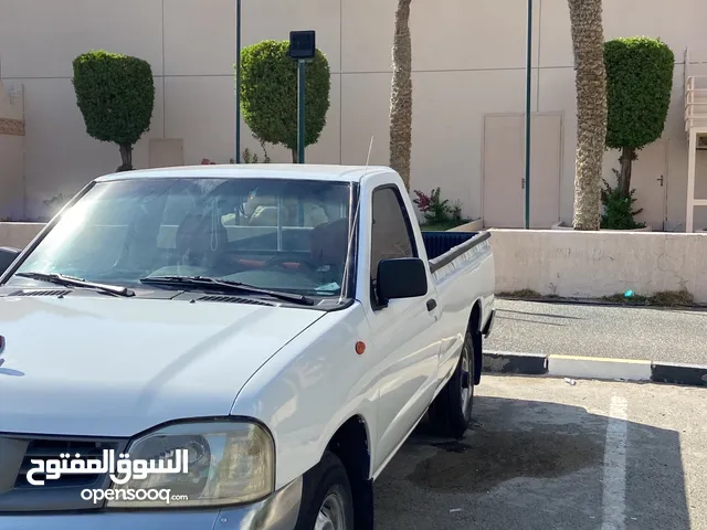 وانيت نيسان موديل 2014. نظيف قير مكينه شاصي مكيف. شرط الفحص